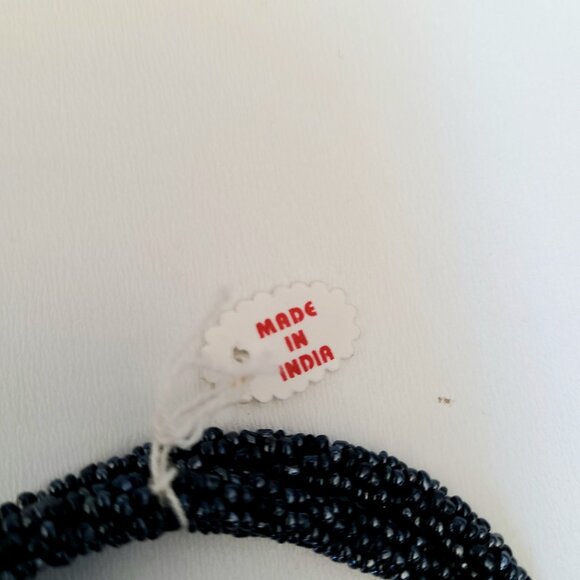 Black and silver beaded wrist bag with floral design and fringes. - Picture 6 of 6